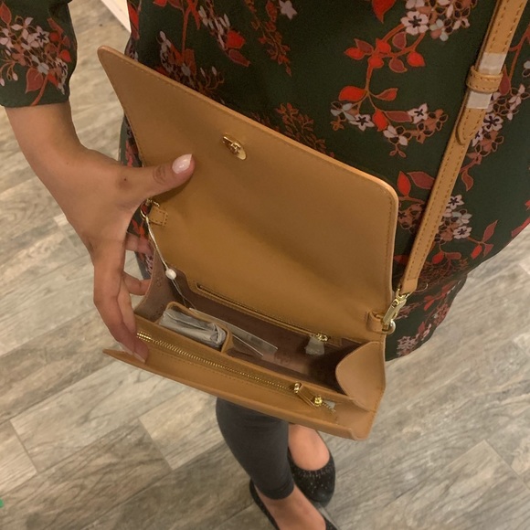 New Tory Burch tan set 🥰 - Picture 4 of 7